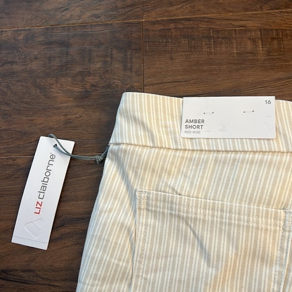 NWT Liz, Claiborne Amber, comfort stretch, neutral stripe shorts, size 16 - Picture 3 of 10